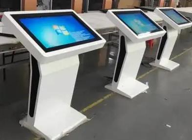 Alles-in-één-machines met touchscreen zijn in elk aspect van het leven van mensen terechtgekomen